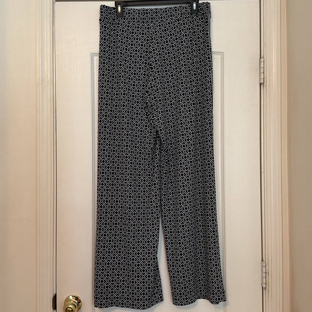 White House Black Market Monochrome Patterned Wide Leg Pants - Picture 4 of 7